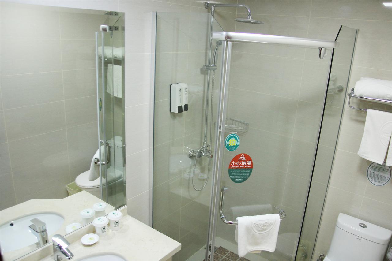Greentree Inn Liaoning Dalian Development Zone Jinma Road Pedestrian Street Express Hotel Стая снимка